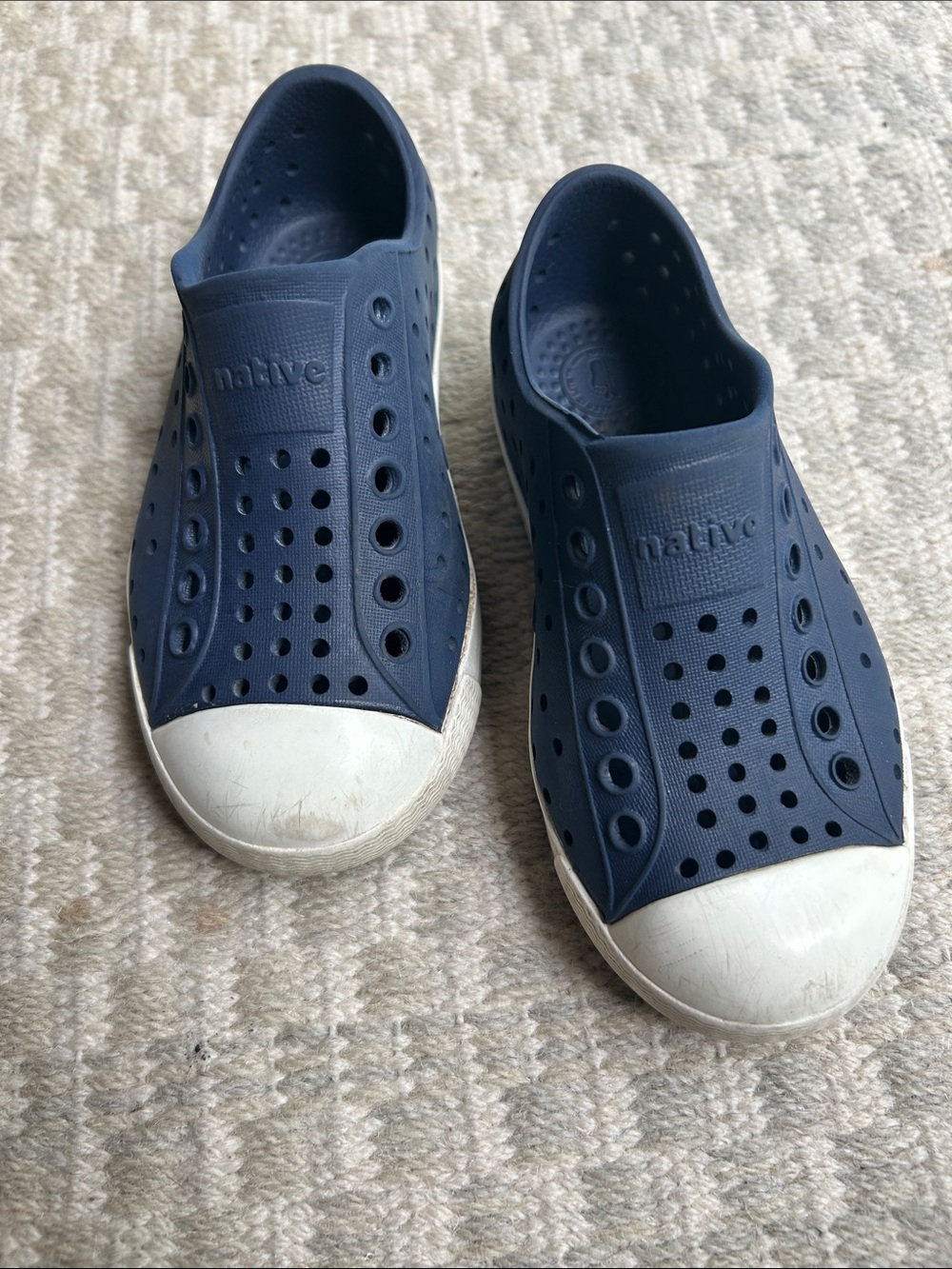 Native Jefferson Kids Water Shoes Slip-On in Navy with White Toe